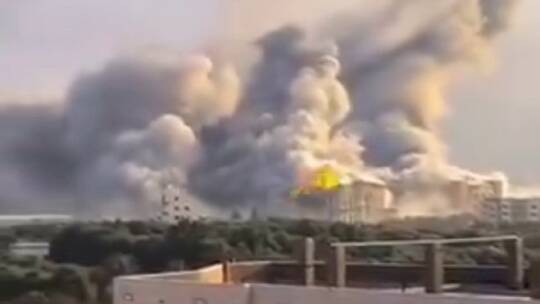 القوات الإسرائيلية تفجر مباني جامعة الأزهر في منطقة المغراقة جنوب مدينة غزة
