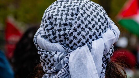 دولة عربية تحظر ارتداء الكوفية الفلسطينية في امتحان البكالوريا