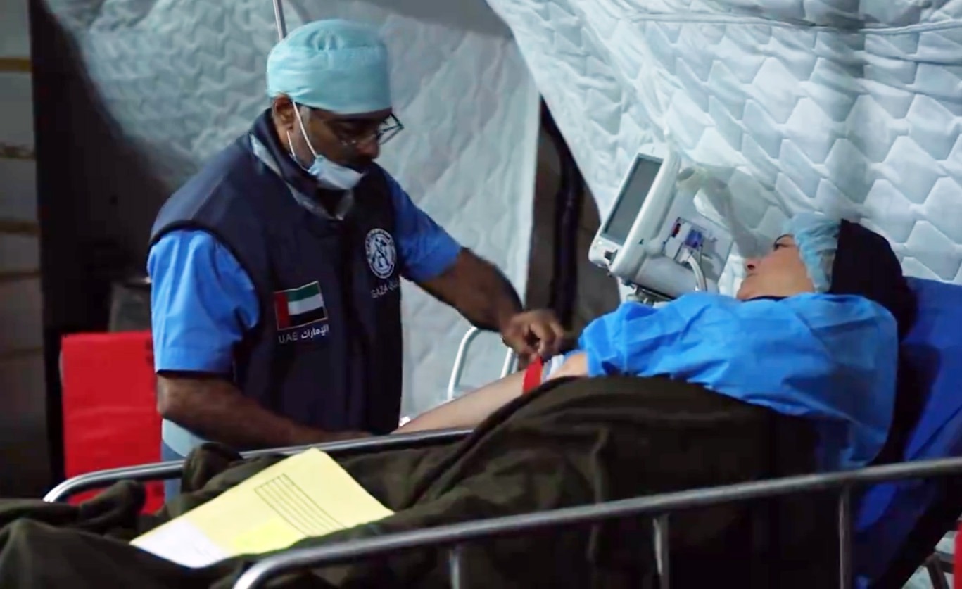 المستشفى الميداني الإماراتي بغزة يُجري جراحة لمصابة بفقدان شبه تام لحركة يدها اليسرى