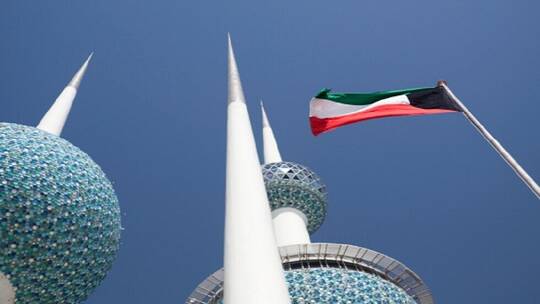 الكويت ترحل إيرانيا متهما بالتحريض على الفتنة الطائفية وتمنعه إلى الأبد من دخولها