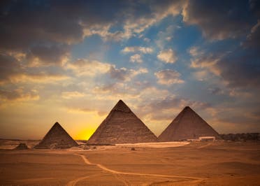 بداية كشف أثري كبير في مصر.. هيكل ضخم بجوار الهرم الأكبر