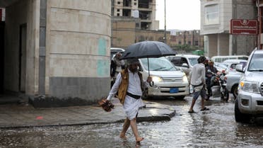 المنخفض الجوي ما زال نشطاً على اليمن.. حالة وفاة وأضرار كبيرة
