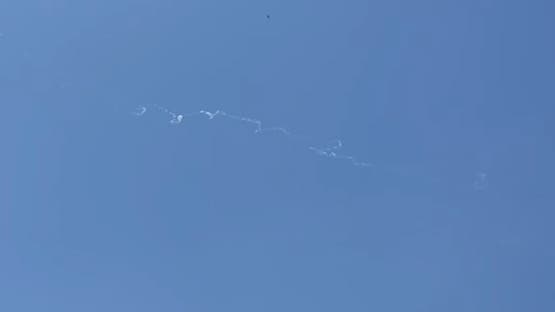 صاروخ حوثي يستهدف وسط إسرائيل ويسقط خارج الحدود