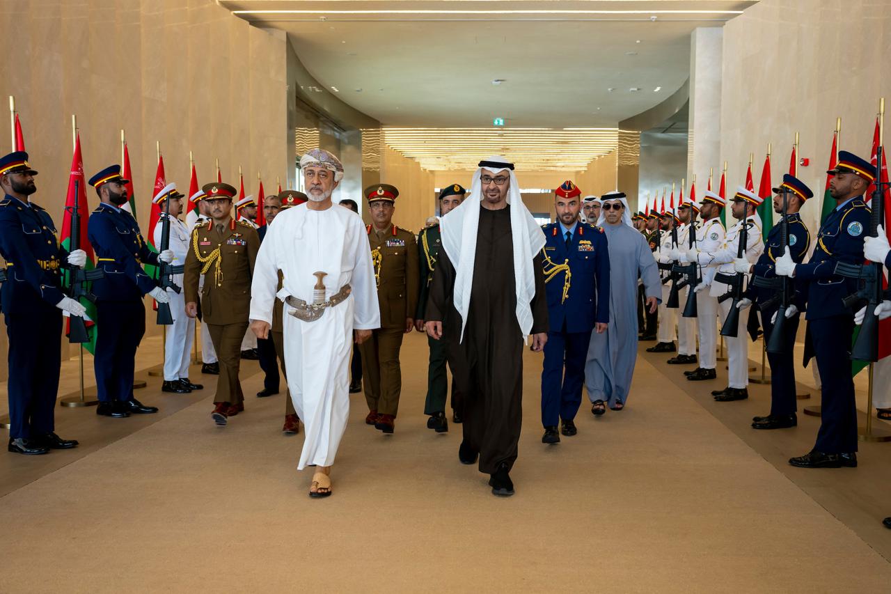 ودعه رئيس الدولة..سلطان عمان يختتم زيارة دولة إلى الإمارات