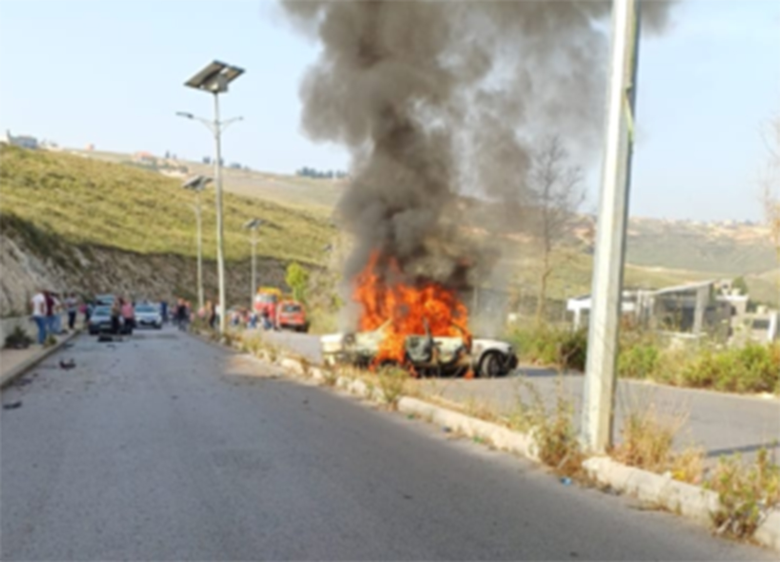 الجيش الإسرائيلي يقتل سائق حافلة مدرسية ويصيب 3 طلاب في لبنان