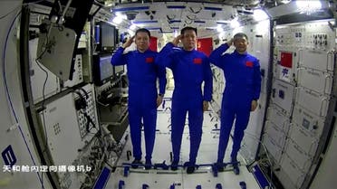 الصين ترسل طاقماً جديداً إلى محطتها الفضائية