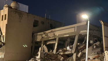 إنقاذ أشخاص من انهيار مبنى في جدة